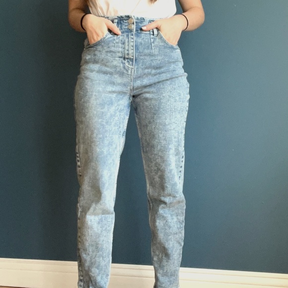 Mom Jeans - Picture 1 of 6